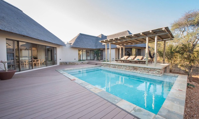 Hoedspruit Villa | Villa Ekhaya: Stunning 10 person villa in South Africa