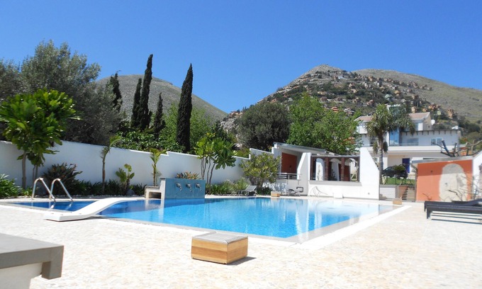 Partanna Apartment | Villa Elloise's Apartment with Luxury Private Pool in Mondello