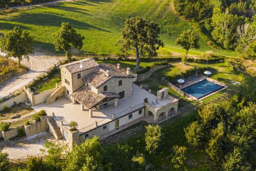 Castelraimondo House | Villa Ermelinda - Matrimoni, piscina e jacuzzi