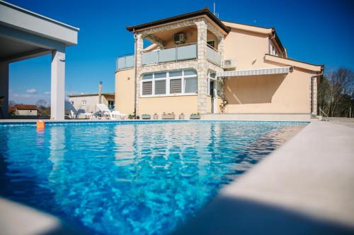 Trn House | Villa Ero