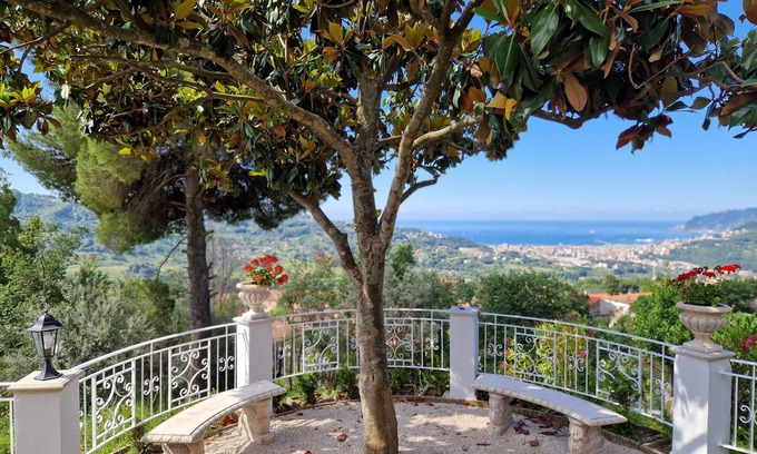 Ogliara House | Villa Esmeralda