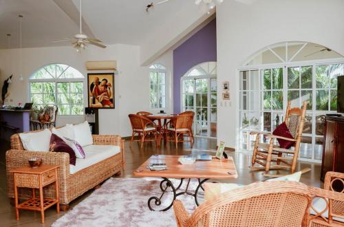 Sosua Villa | Villa Esmeralda Peaceful 4BD BA Beach Home with Pool in Playa Laguna