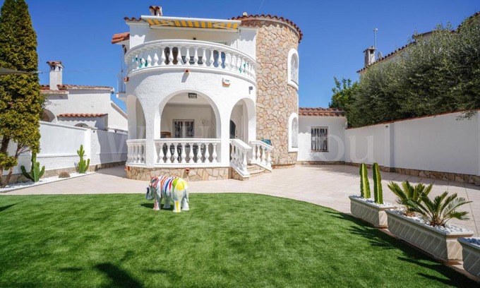 Empuriabrava Villa | Villa et studio avec piscine - WeHostYou