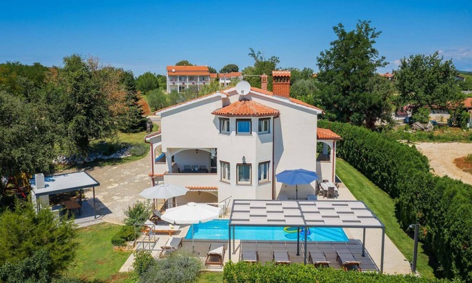 Zbandaj Villa | Villa Eufemia near Poreč with large garden and outdoor playground for kids