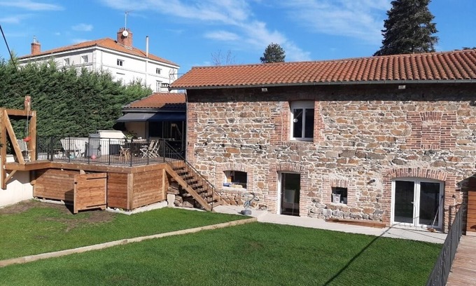 Andrezieux-Boutheon House | Villa Familiale9 Personnes Piscine Jeux Enfants , de Beaux Extérieurs