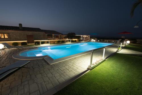 Santa Maria del Focallo Villa | Villa Fenicottero - IsulaTravel