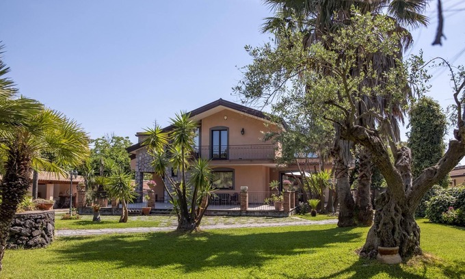 Borgo-Sanzio Villa | Villa Fiorita - Aci Sant'antonio