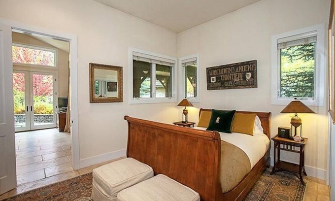 Sun Valley House | Villa Fleuve: Tennis Court House. A luxurious property in Sun Valley