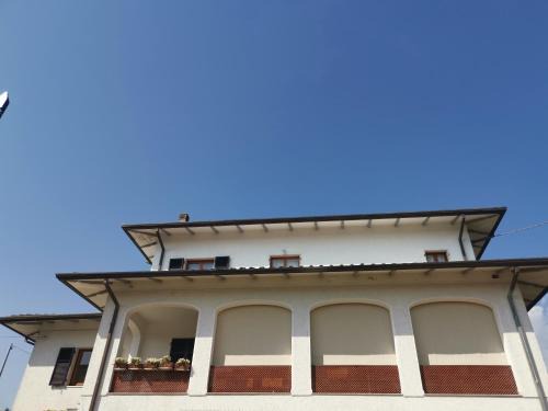 Luni House | Villa Flora Affittacamere