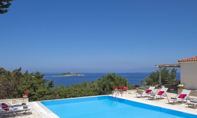 Katsimatika Villa | Villa Flora in Paxi With 4 Bedrooms and 4 Bathrooms