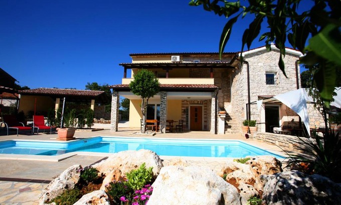 Manjadvorci Villa | Villa Flores