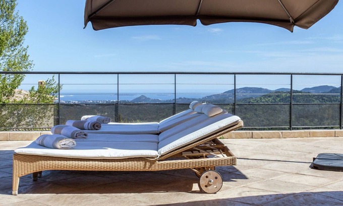 Les Adrets-de-l'Esterel Villa | Villa in Varl with Pool and Hill Views