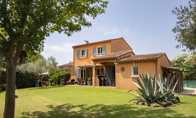 Saint-Paul-Trois-Chateaux Ski Chalet | Villa "Loane" holiday rental with swimming pool