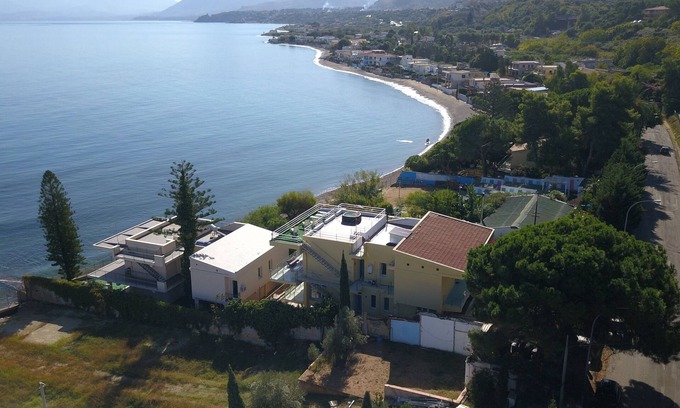 Casteldaccia Villa | Villa Francesca Sicily Villa on the sea with lots of space.