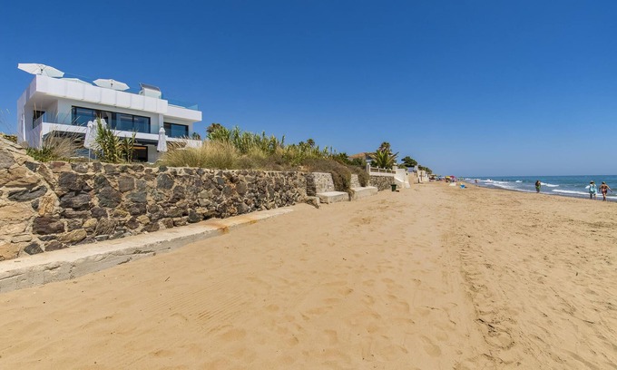 Urbanizacion Costabella Villa | Villa Frontline Beach Costabella - Marbella