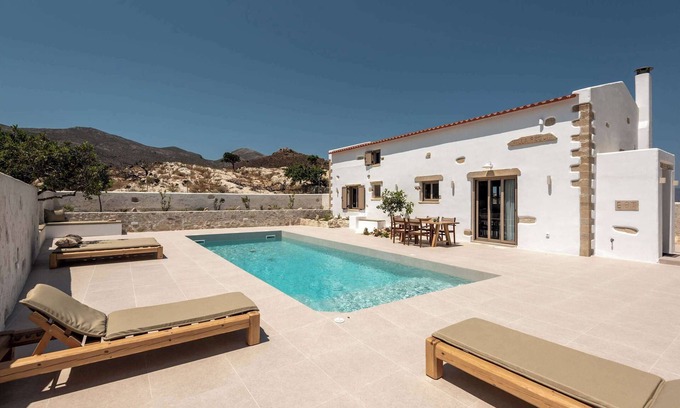 Kaliviani House | Villa Froudi Summary: