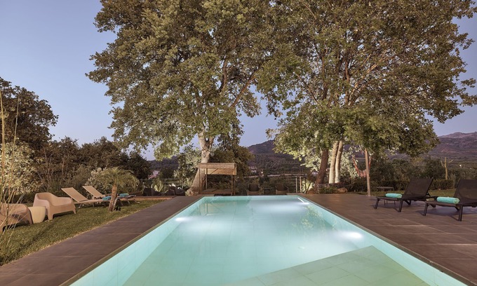 Alikianos Villa | Villa Fuerte Chania - Two 7-seater Vans included - Up to 18 guests