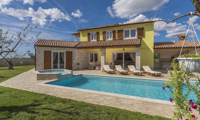 Jakovici House | Villa Gardenia with pool, garden and jacuzzi