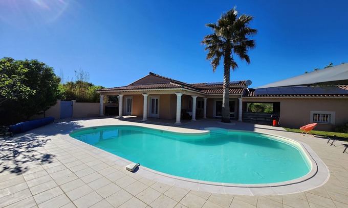 Vallerargues Villa | Villa Gardoise Avec Piscine Privée et Chauffee