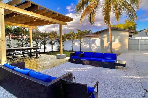 West Little Havana House | Villa Gia Large Home Near Brickell Miami Beach
