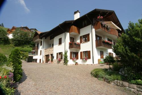 Molveno Apartment | Villa Giardino - Flowers