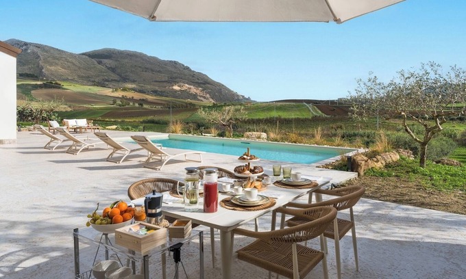 Buseto Palizzolo Villa | Villa Giuseppina near shops and restaurants