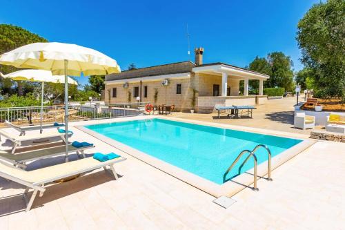 Carovigno Villa | Villa Guglielmo by Villa Plus