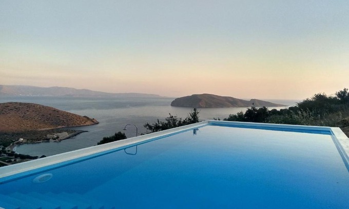 Pefki Villa | Villa Gusta