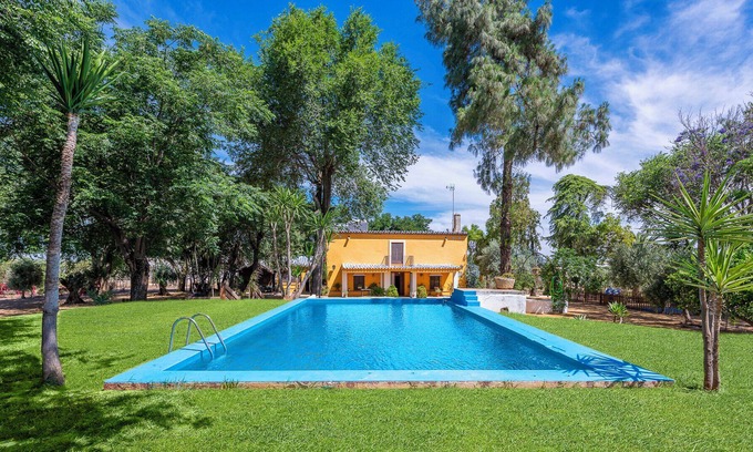 Marchena Villa | Villa "Hacienda Chica" with Private Pool, Private Garden & Wi-Fi