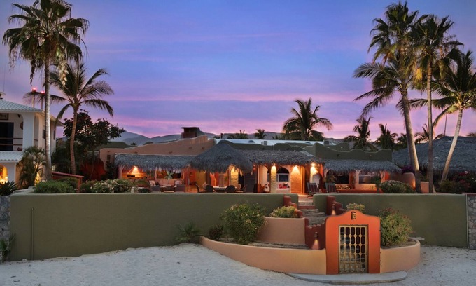 Los Barriles House | Villa Hacienda del MarnnOn the Beach, Infinity Pool & Spa, Priv Pickleball Court