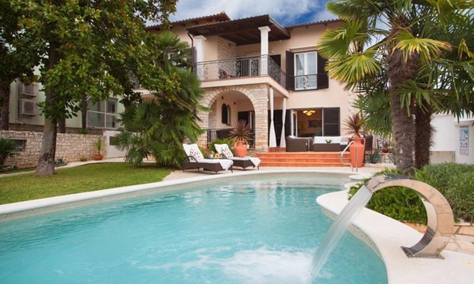 Umag Villa | Villa Harbourfront Umag – Wonderful 5 Bedroom Villa – Harbour Views - Jacuzzi.