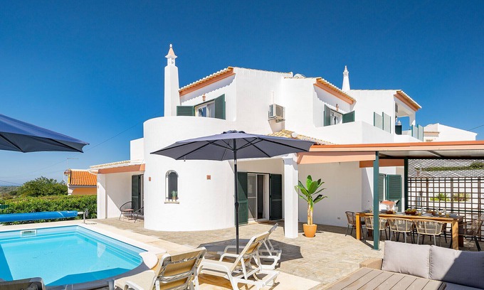 Guia Villa | Villa Harpista in Guia by Ideal Homes