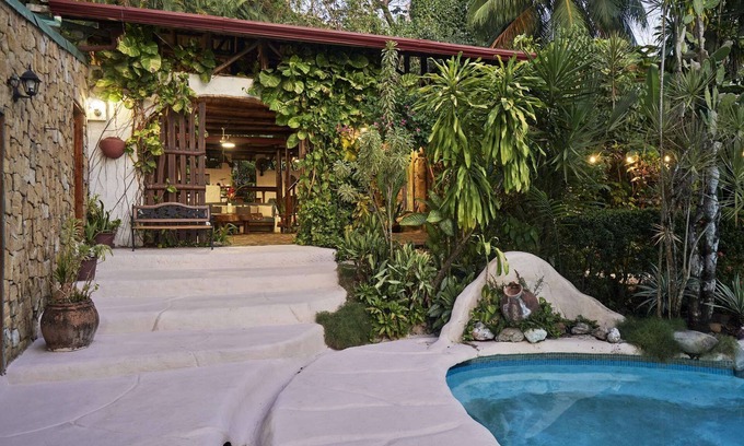 Mal Pais House | Villa Havana~ Lux Rustic Charm~ 1Min walk to Beach