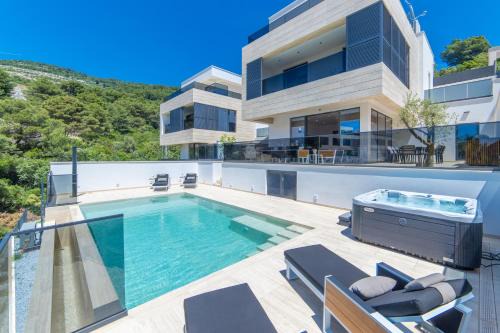 Komarna Villa | Villa Hedonist