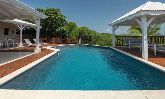 Le Moule Villa | VILLA HOLIDAYS with Pool and sea view, perfect for groups