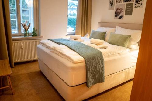 Bad Salzuflen Apartment | VILLA I 100m Kurpark I Wintergarten Boxspringbett I NETFLIX