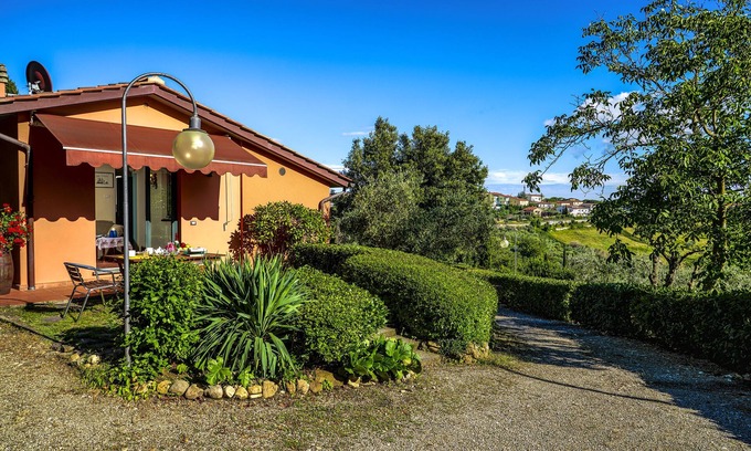 Tavarnelle Val di Pesa Cabin | Villa il Borraccio. Dependance Begonia, piscina con vista sui colli del Chianti