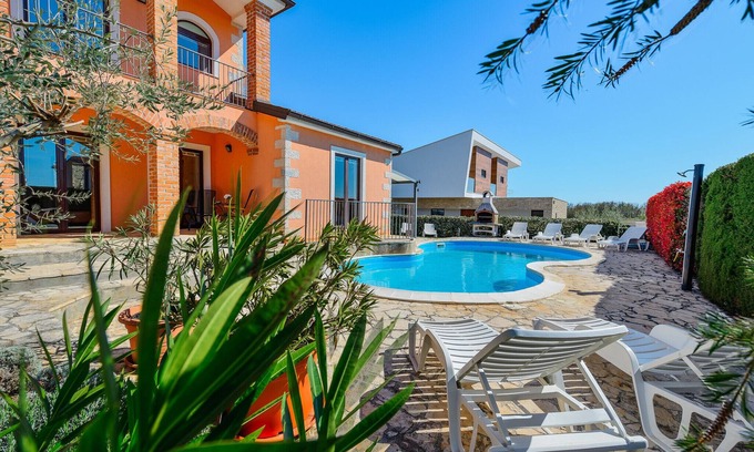 Strpacici Villa | Villa Imagine with heated pool in Visnjan, Istria