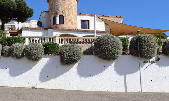 Calonge Villa | Villa in beautiful location with sea views, heated pool, high-speed WIFI