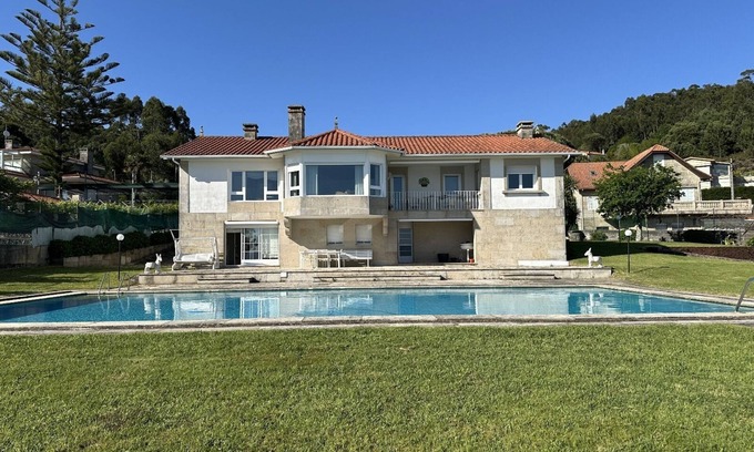 Chancelas Ski Chalet | Villa in Chancelas with direct access to the beach
