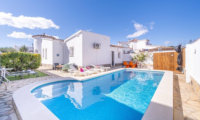 Castello d'Empuries Villa | Villa in Empuriabrava with Private Pool