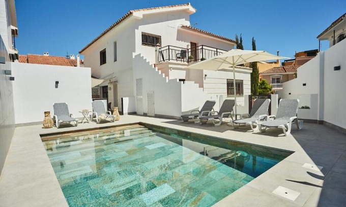 Fuengirola Villa | Villa in Fuengirola Center NEW SALT WATER POOL