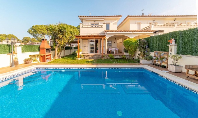 L'Escala Villa | Villa in L’Escala near Riells Beach