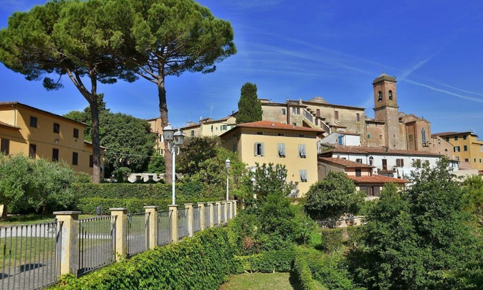 Lari Villa | Villa in Lari with Panoramic Terrace & Pool