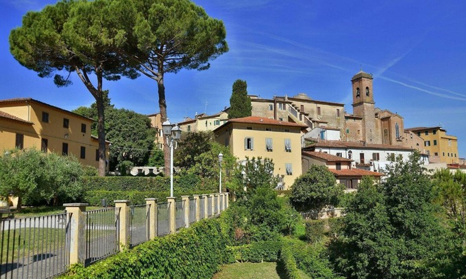 Lari Apartment | Villa in Lari with Pool and Wine Tours