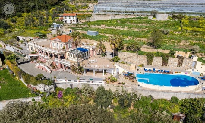 Ospedaletti Villa | Villa in Ospedaletti with 8 bedrooms sleeps 20