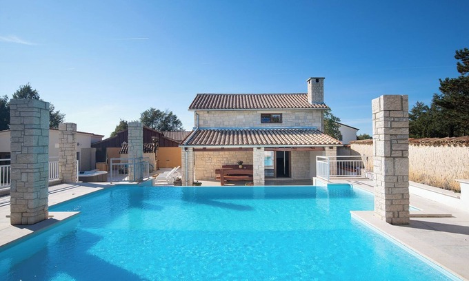 Pazin Villa | VILLA IN PEACEFUL LOCATION, NATURE, HEATED SWIMMING POOL, SUITABLE FOR CHILDREN