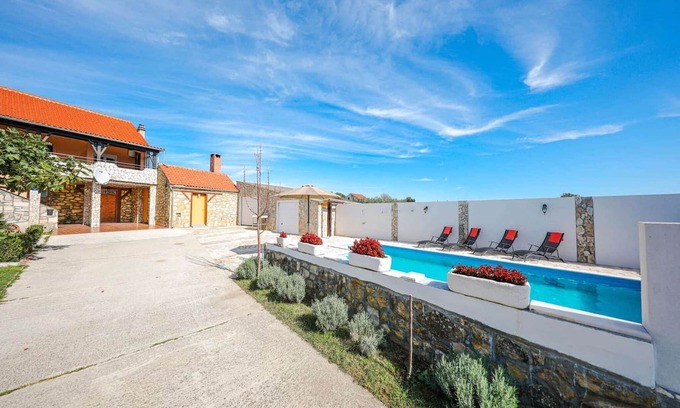 Policnik Villa | Villa in Poličnik with Pool near Zadar