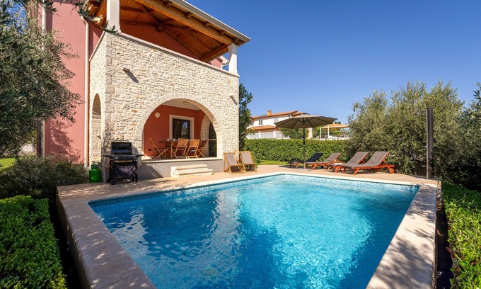 Vrvari Villa | Villa in Porec, 9 persons, 5 bedrooms,3 bathrooms, pool with hydromassage corner