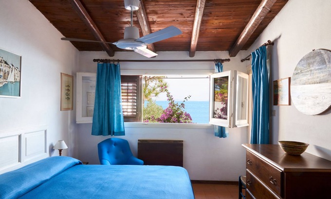 Zarbo di Mare Villa | Villa in quiet green area at 20 meters from the sea, 3 rooms, 2 baths, garden